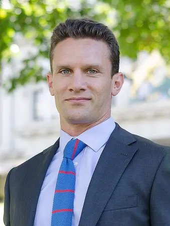 Headshot_6a216df608.jpg
