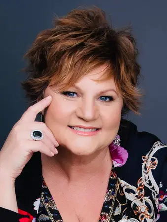 Roz_White_Headshot_d923ce35c3.jpg